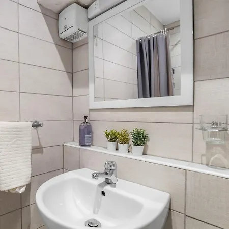 Nook 1 * Clifden